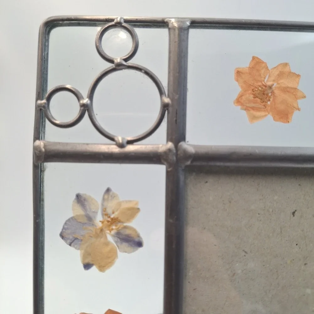 Vintage Disney Store Mickey Mouse Leaded Glass Frame Pressed Dried Flowers 4x6‎